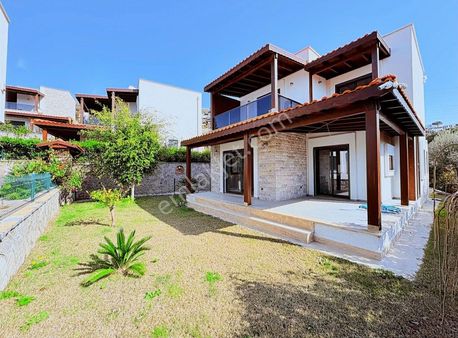 Gümüşlük Koyunbaba'da Sahile Yakın Bahçeli Lüks Villa