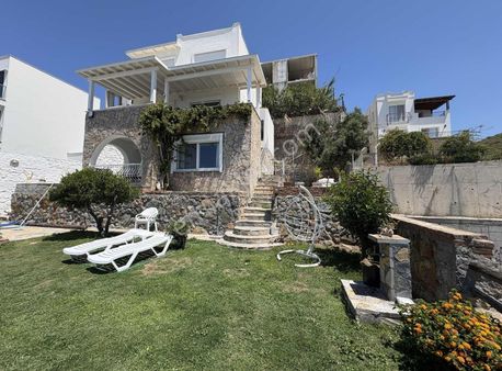 Bodrum Kadıkalesi'nde Deniz Ve Adalar Manzaralı Havuzlu Villa