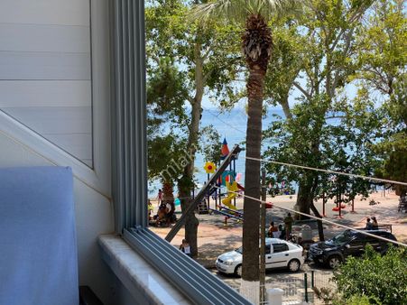 Altınoluk İlkbahar'dan Denize Sıfır Kat Mülkiyetli 1+1 Ayrı Mutfak Fırsat Daire