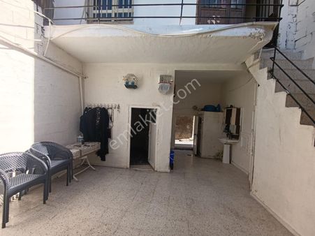 Uygun Emlak'tan Bey Kapısında Avlulu Kargirli Ikı Katlı Satılık Daire