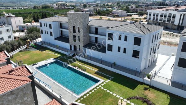 Kuşadası Davutlar’da 7/24 Güvenlikli Havuzlu Satılık 2+1 Daire