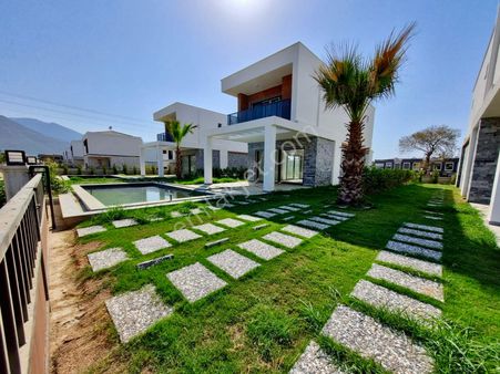 Kuşadası Güzelçamlı’da Müstakil Havuzlu Satılık 3+1 Lüks Villa