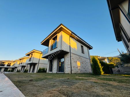 Kuşadası Güzelçamlı ‘da Tek Müstakil Ortak Havuzlu 3+1 Fırsat Villa