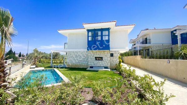 Kuşadası Avm Bölgesinde Hamam Saunalı Özel Havuzlu 4+1 Villa