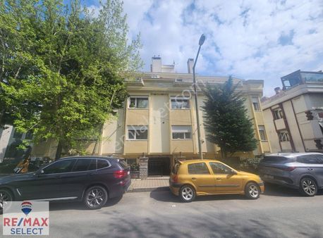 Remax Billur Bakan'dan Şenlikköy Merkezde Müstakil Tadında 3+1