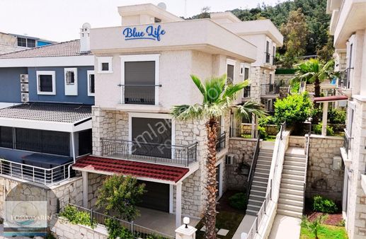 Yenifoça Burunucu'nda Denize 350m. Mesafede 3+2 Satılık Villa