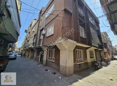 Gülpınar Mh Kapalı Salı Semt Pazarına Yakın 150 Mt 3 Katlı Ev