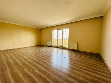 Başpınar Mahallesinde Güvenlikli Sitede Panoramik Manzaralı Full Yapılı 3+1 6.kat Satılık Daire !!