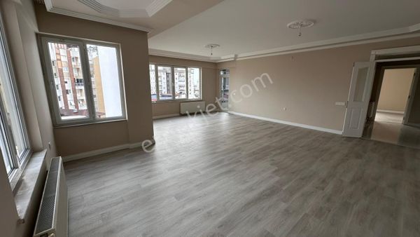 Çağlayan Mahallesinde Bilfen Okulları Yakını Havuzlu Sitede Arakat Daire