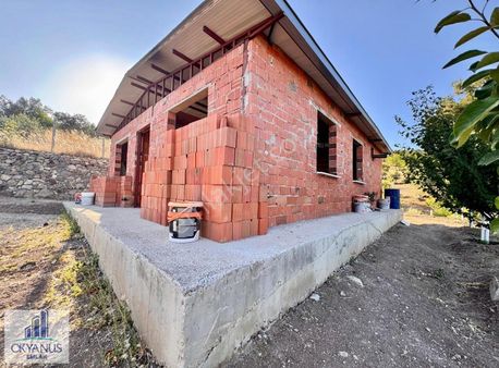 Çamlıca Da 2.400 M2 Bahçe, Şebeke Suyu Var, Yarım İnşaaat Ev Var