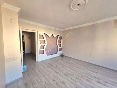 Burhaniye Bahçelievler'de Yenilenmiş Satılık 2+1 Daire