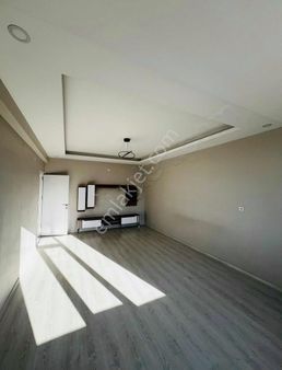 Üniversite Yolu Üzeri Kardelen Mahallesinde Satılık 3+1 Daire