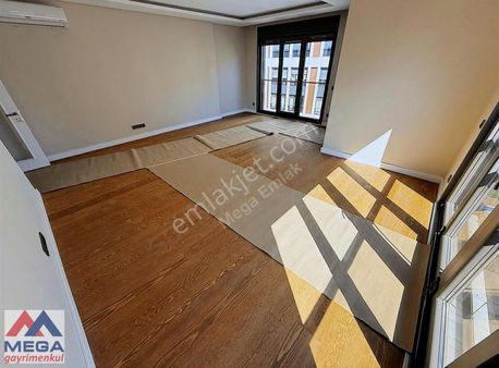 Mega Gayrimenkul'den Ethemefendi Cad Üzerinde Satılık 3+1 Daire