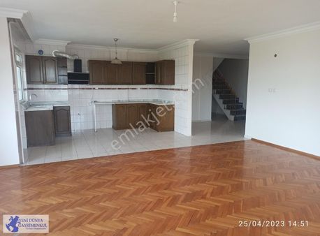 Millet Bahçesi Karşısında Satılık Dubleks Daire