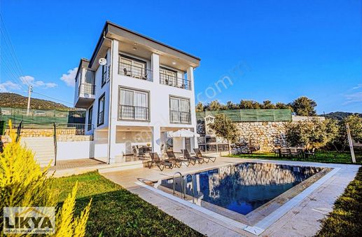 Deniz Manzarı Uzun Dönem Kiralık 2+1 Ultra Lüks Villa