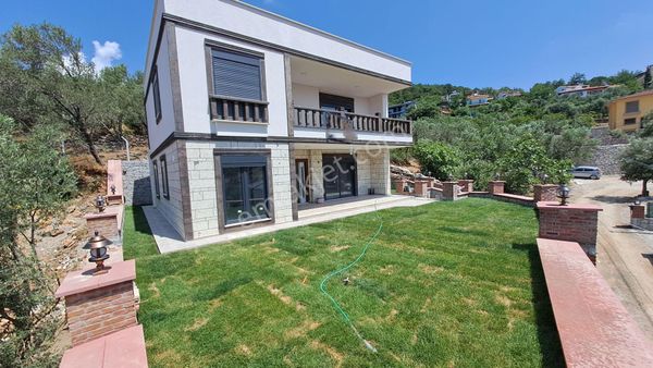 Gümüşden Pınarbaşında 318m² Arsa İçinde Geniş Bahçeli 4+1 Taş Ev