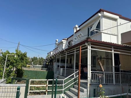 Kuşadası Deniz Tur Sitesi'nde Denize Sadece 100 Metre Fırsat Acil Satılık Yazlık!