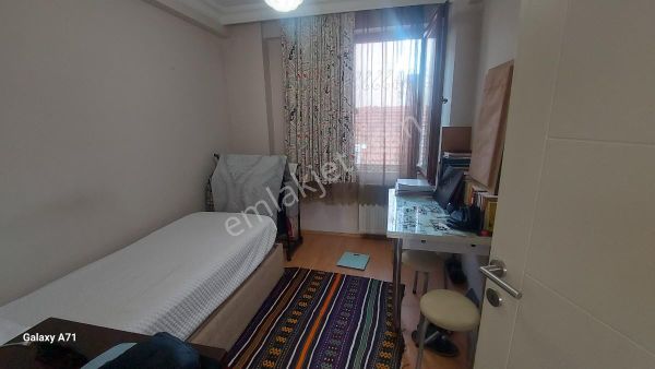 Üsküdar Zeynep Kamilde Genç Binada Dubleks Daire