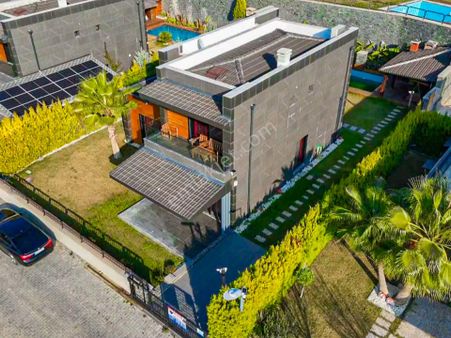 Kuşadası Soğucak'ta Satılık 4+1 Lüks Akıllı Villa