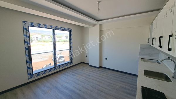 Stop’tan Çevre Yolunda Asansörlü Satılık 1+1 Daire