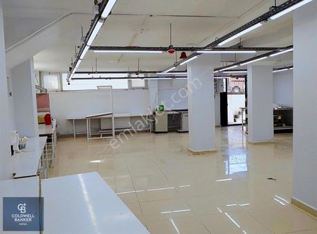 Haraççı Da 150 M2 Ve Ofis Katı Bulunan Satılık Dükkan