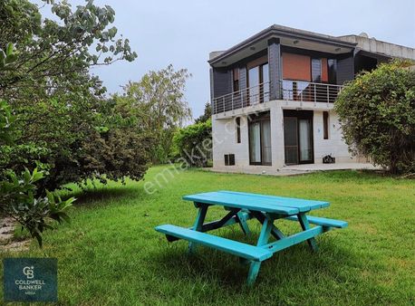 Büyükçekmece Karaağaçta Özel Bahçeli Satılık 4+2 Lüks Villa