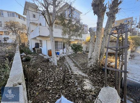 Arnavutköy Karaburun'da Deniz'e Yürüme Mesafesinde Triplex Villa