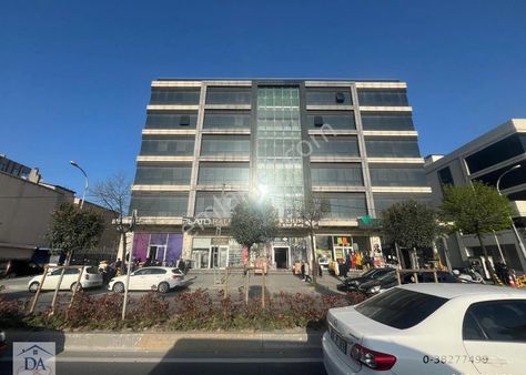Bağcılar Mahmutbey Cad.üzerinde Düz Giriş Asma Katlı 220m2 Kiralık Dükkan