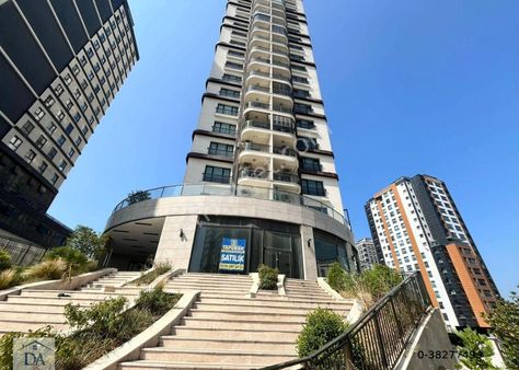 Bağcılar Luxera Meydan Projesinde Brüt:157m2 Net:107m2 3+1 Satılık Daire