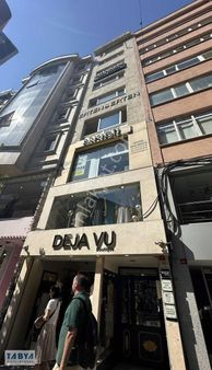 Nişantaşında Cadde Üzeri Lüks Yapılı Geniş Harika Büro Ofis