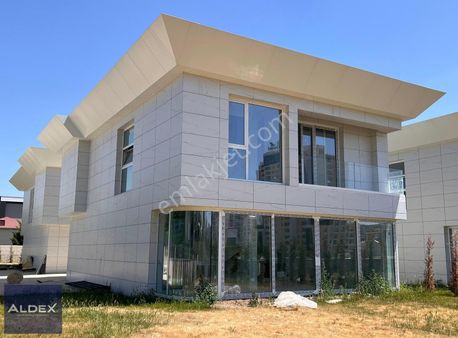 Bağlıca Mah. 250m2 Lüks Yapılı 4+1 Satılık Fırsat Villa