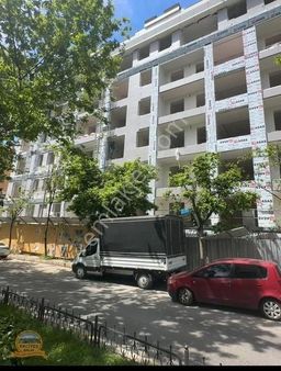 Erciyes'den Küçükyalıda Atatürk Caddesinde 128 M2 Köşe Dükkan