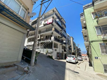 Mithatpaşa Caddeye Yakın Köşe Arakat Doğalgaz Tesisatlı