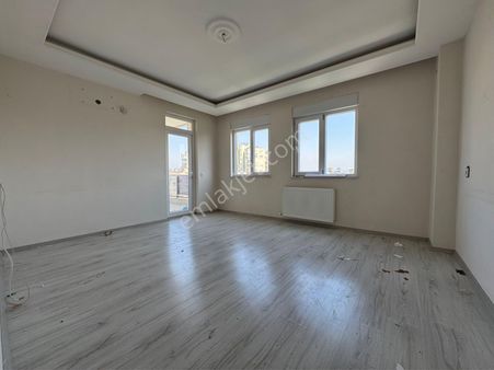 Satılık Acil Merkezde Satılık Geniş Daire Asansörlü