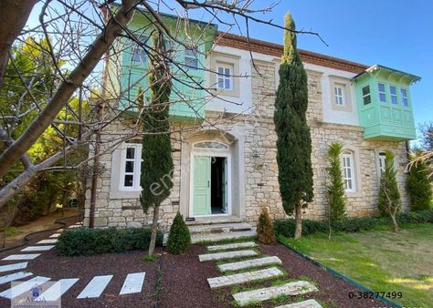 Çeşme Çiftlikköy’de Denize Çok Yakın 650m2 Arsa İçinde 4+1 Satılık Lüks Taş Villa