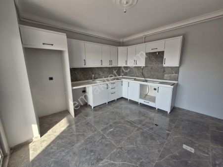 Ön Emlak'tan Burhaniye Merkeze Yakın Köşe Konum Sıfır 3+1 Daire!