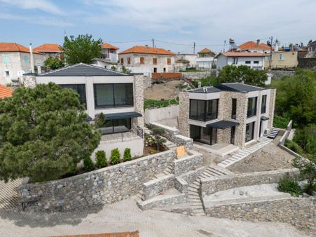 Seferihisar Gödence'de Satılık 2+1 Lüks 2025 Yapımı Taş Villa