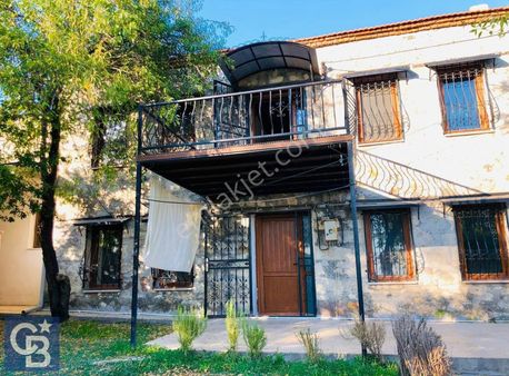 Aliağa Aşağışakran'da Deniz Manzaralı Tarihi Taş Dubleks Ev