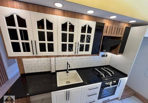 Göztepe Metro Yakını 3+1 Arakat Doğal Gazlı Full Yapılı Daire