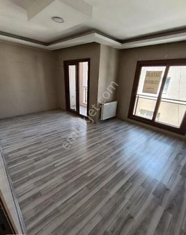 Manisa Turgutlu Öğretmen Evi Dibinde 3+1 Doğalgaz Kombili Masrafsız Daire