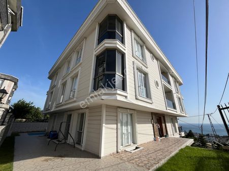 Büyükçekmeece Yenimahallede Kiralık Lüks 4+1