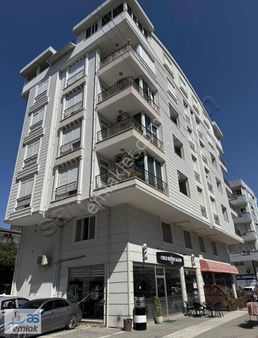 Remzi Güven Caddesinde Köşe Başı 3+1 Arakat Asansörlü Daire