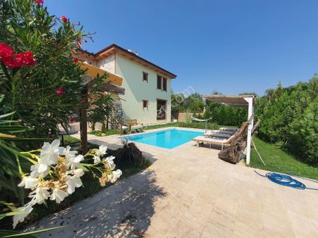 Tam Müstakil Havuzlu Bahçeli Ful Eşyalı Satılık Lüks Villa