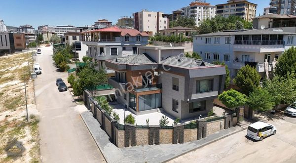 Şehirgösterinin İncisi Muhteşem Lokasyonda Lüks Ful+full Villa !