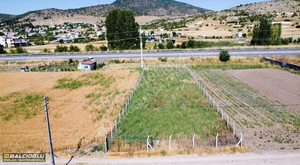 Balcıoğlun Dan Satılık Ana Yola Sıfır Gevrekli De 750 M2 Bahçe