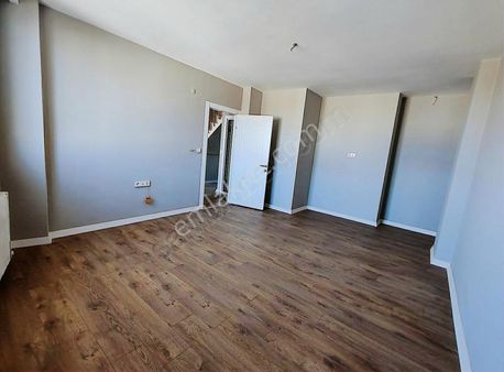 Okul Caddesinde Zahire Pazarı Üstü 2+1 Dublex