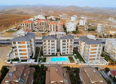 Seferihisar Camikebir'de Havuzlu Sitede Satılık 3+1 Daire