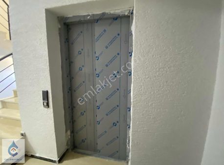 Çelebioğlu Çayırova Emek Ragıp Demirkol 3+1 Satılık Arakat