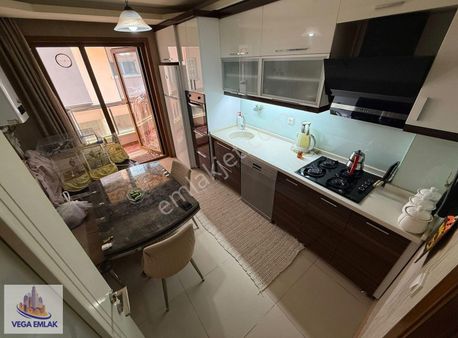 Vega Emlak'tan Merkezi Lokasyonda İçi Yapılı Satılık 3+1 Daire