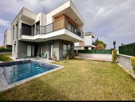 Özel Havuzlu Tek Müstakil 3+1 Villa